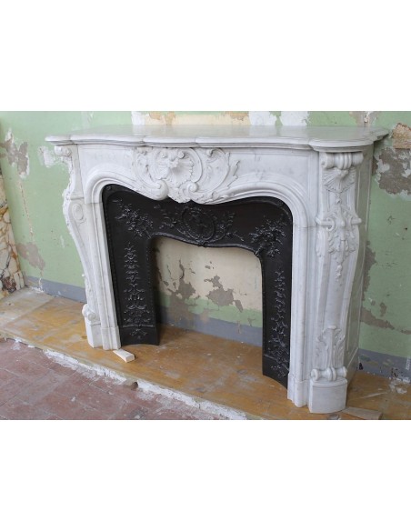 027 AG ANTIQUE LOUIS XV "ROSACES" FIREPLACE MANTEL CARVED IN WHITE CARRARA MARBLE WITH ITS OWN ORIGINAL FLORAL CAST IRON INSERT