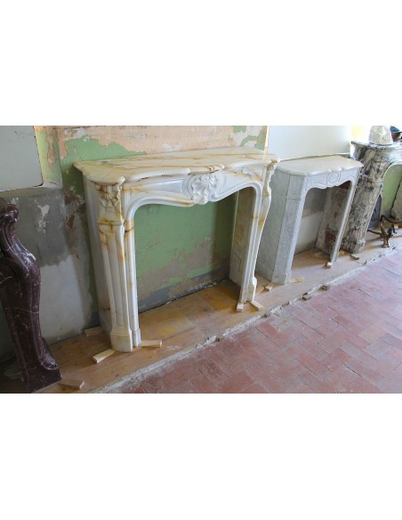 045 AG ANTIQUE LOUIS XV "TROIS COQUILLES" FIREPLACE MANTEL CARVED IN RARE PAONAZZO MARBLE