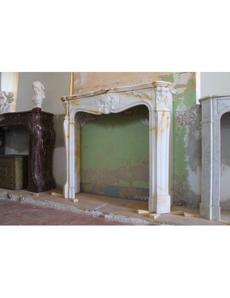 045 AG ANTIQUE LOUIS XV "TROIS COQUILLES" FIREPLACE MANTEL CARVED IN RARE PAONAZZO MARBLE