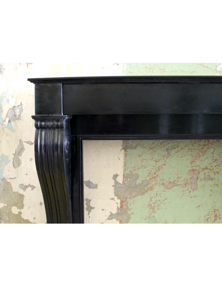 505 ELEGANT AND WELL PROPORTIONED "ROULEAU" FIREPLACE MANTEL IN BLACK BELGIUM MARBLE