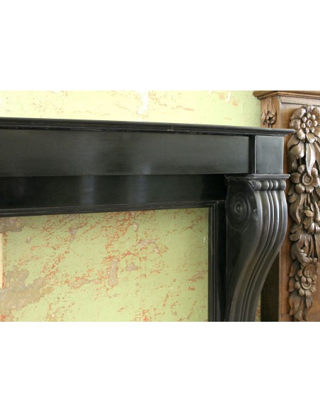 505 ELEGANT AND WELL PROPORTIONED "ROULEAU" FIREPLACE MANTEL IN BLACK BELGIUM MARBLE
