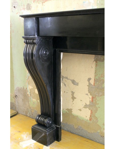 505 ELEGANT AND WELL PROPORTIONED "ROULEAU" FIREPLACE MANTEL IN BLACK BELGIUM MARBLE