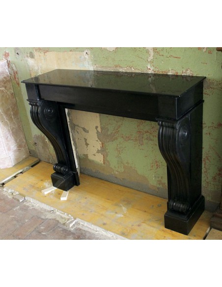 505 ELEGANT AND WELL PROPORTIONED "ROULEAU" FIREPLACE MANTEL IN BLACK BELGIUM MARBLE