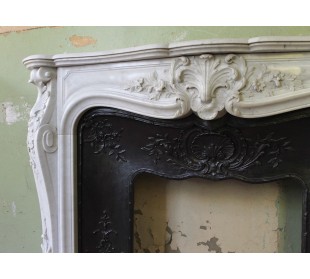 Antique Louis XV mantel carved in white Carrara marble with its own original cast iron insert. 2