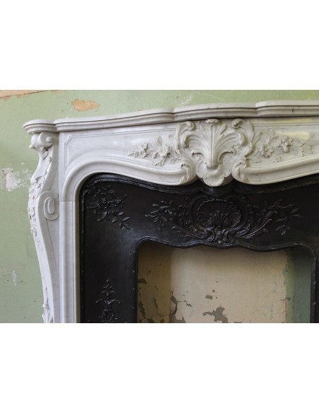 021 AG ANTIQUE LOUIS XV "DAUPHIN" MANTEL CARVED IN WHITE CARRARA MARBLE WITH ITS OWN ORIGINAL CAST IRON INSERT