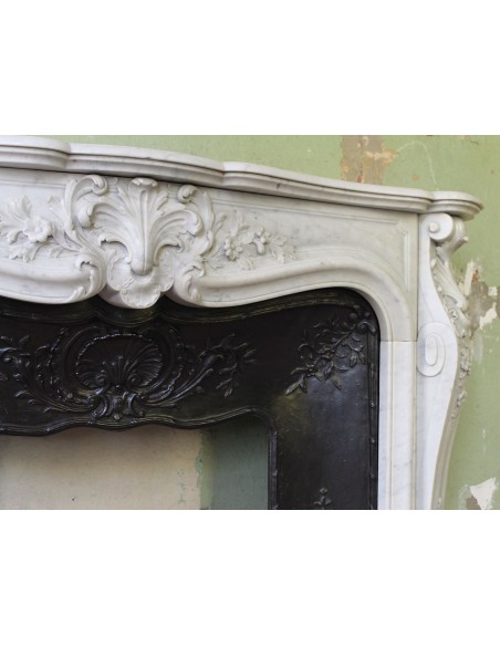 021 AG ANTIQUE LOUIS XV "DAUPHIN" MANTEL CARVED IN WHITE CARRARA MARBLE WITH ITS OWN ORIGINAL CAST IRON INSERT