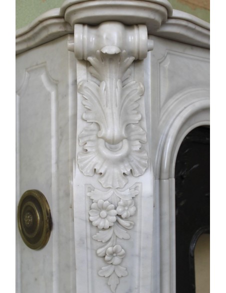 021 AG ANTIQUE LOUIS XV "DAUPHIN" MANTEL CARVED IN WHITE CARRARA MARBLE WITH ITS OWN ORIGINAL CAST IRON INSERT