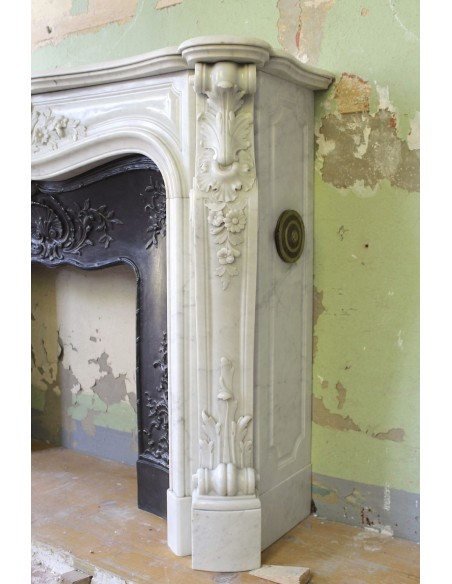 021 AG ANTIQUE LOUIS XV "DAUPHIN" MANTEL CARVED IN WHITE CARRARA MARBLE WITH ITS OWN ORIGINAL CAST IRON INSERT