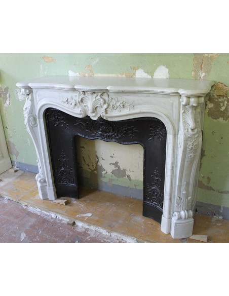 021 AG ANTIQUE LOUIS XV "DAUPHIN" MANTEL CARVED IN WHITE CARRARA MARBLE WITH ITS OWN ORIGINAL CAST IRON INSERT
