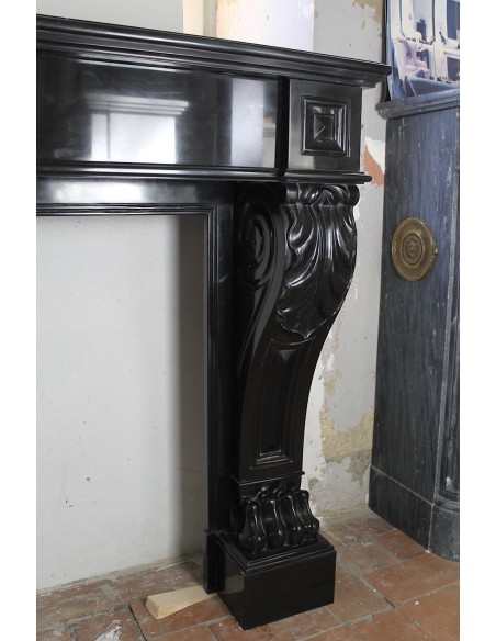 507 AG ANTIQUE “GRIFFE DE LION” FIREPLACE MANTEL IN BLACK BELGIUM MARBLE