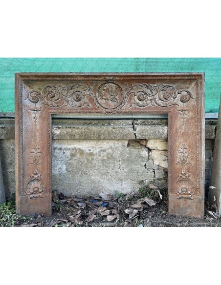 CG 041 RAFFINATISSIMO CAMINO CONTROCUORE NEOCLASSICO "TÊTE DE FEMME" IN FUSIONE DI GHISA D'ARTE