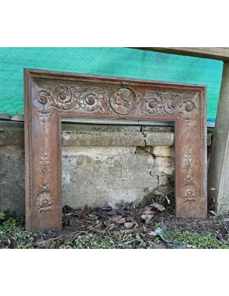 CG 041 RAFFINATISSIMO CAMINO CONTROCUORE NEOCLASSICO "TÊTE DE FEMME" IN FUSIONE DI GHISA D'ARTE