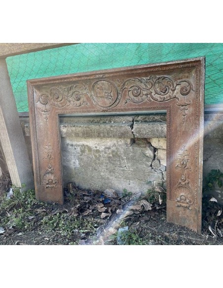 CG 041 RAFFINATISSIMO CAMINO CONTROCUORE NEOCLASSICO "TÊTE DE FEMME" IN FUSIONE DI GHISA D'ARTE