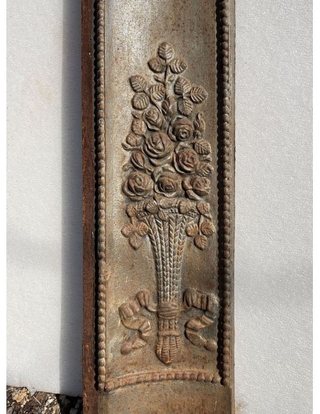 CG 068 CONTROCUORE CAMINO LUIGI XVI "PANIER FLEURI" IN GHISA D'ARTE,