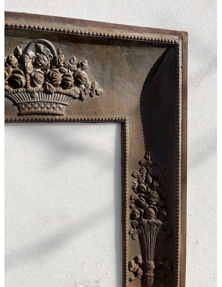 CG 068 CONTROCUORE CAMINO LUIGI XVI "PANIER FLEURI" IN GHISA D'ARTE,