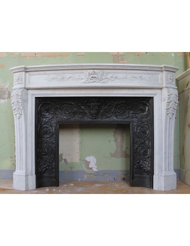 Antique beautiful Louis XVI "Ramo d'ulivo" mantel carved in white Carrara marble, with its own original cast iron insert