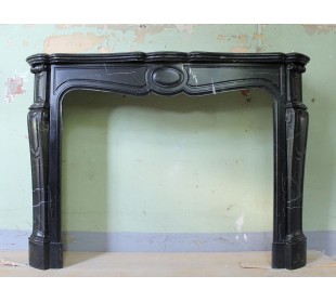 Antique Black Marquinia marble mantel belonging to the Pompadour family, dating back to the 19th century.