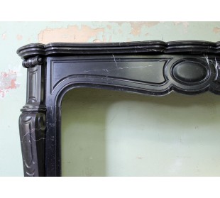 Antique Black Marquinia marble mantel belonging to the Pompadour family, dating back to the 19th century. 2