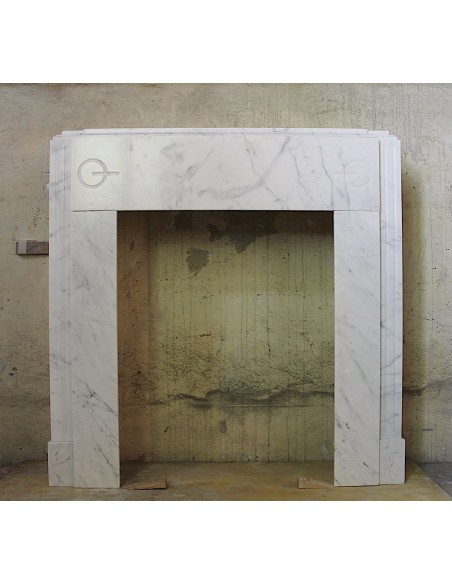 Antique Art Deco fireplace surround in white marble with contrasting veining.