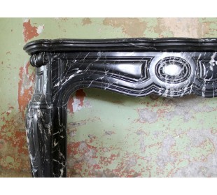 Antique Louis XV fireplace mantel carved in black Marquinia marble, with white veins. 2
