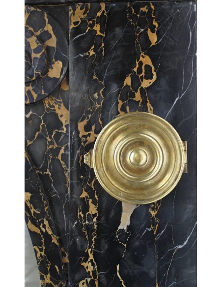 503 AG EXCEPTIONAL "GRIFFE DE LION" FIREPLACE CARVED IN RARE PORTORO GOLD MARBLE