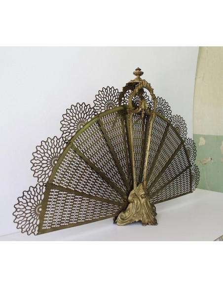 001 ANTICO PARASCINTILLE A VENTAGLIO IN FUSIONI DI BRONZO