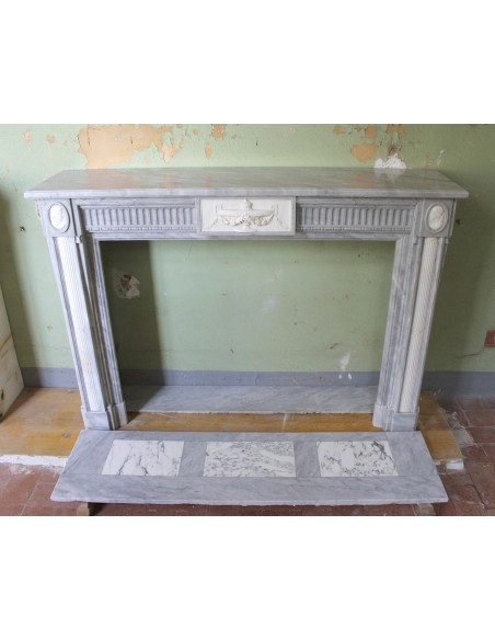 241 AG ANTIQUE ELEGANT NEOCLASSICAL FIREPLACE MANTEL IN BLUE BARDIGLIO AND WHITE STATUARY MARBLE