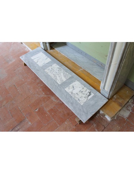 241 AG ANTIQUE ELEGANT NEOCLASSICAL FIREPLACE MANTEL IN BLUE BARDIGLIO AND WHITE STATUARY MARBLE