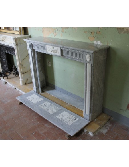 241 AG ANTIQUE ELEGANT NEOCLASSICAL FIREPLACE MANTEL IN BLUE BARDIGLIO AND WHITE STATUARY MARBLE