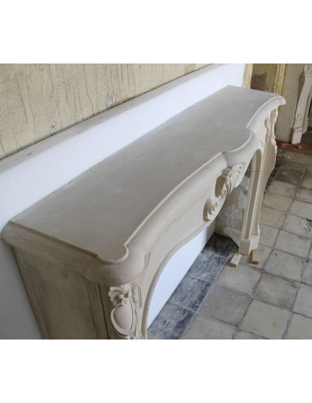 911 LARGE REGENCY FIREPLACE MANTEL CARVED IN PIERRE DORÉE DU BEAUJOLAIS STONE