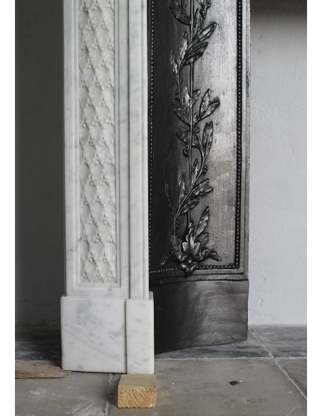 218 AG ANTIQUE NEOCLASSICAL "FEUILLE DE LAURIER" FIREPLACE MANTEL IN WHITE "PURE" CARRARA MARBLE
