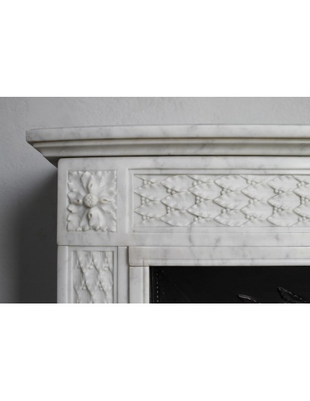 218 AG ANTIQUE NEOCLASSICAL "FEUILLE DE LAURIER" FIREPLACE MANTEL IN WHITE "PURE" CARRARA MARBLE
