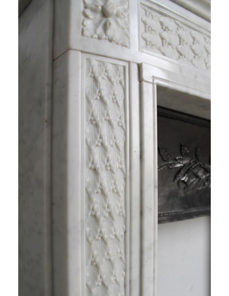 218 AG ANTIQUE NEOCLASSICAL "FEUILLE DE LAURIER" FIREPLACE MANTEL IN WHITE "PURE" CARRARA MARBLE
