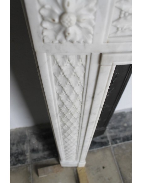 218 AG ANTIQUE NEOCLASSICAL "FEUILLE DE LAURIER" FIREPLACE MANTEL IN WHITE "PURE" CARRARA MARBLE