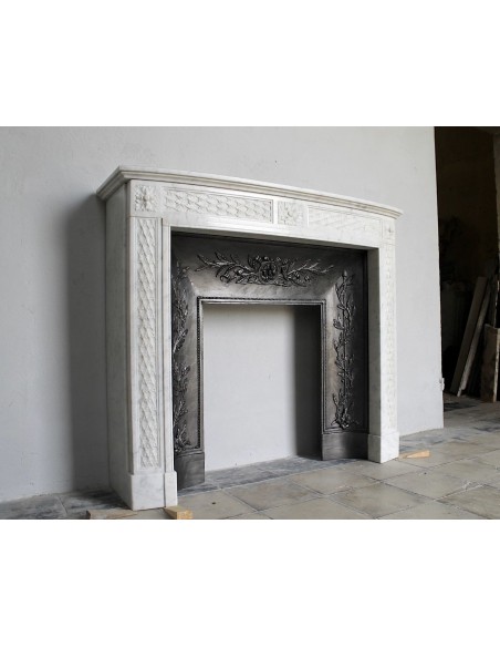 218 AG ANTIQUE NEOCLASSICAL "FEUILLE DE LAURIER" FIREPLACE MANTEL IN WHITE "PURE" CARRARA MARBLE