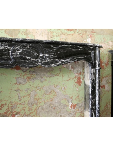 068 ORIGINAL LOUIS XV "POMPADOUR BOMBÉ" FIRE SURROUND IN BLACK AND WHITE MARQUINIA MARBLE