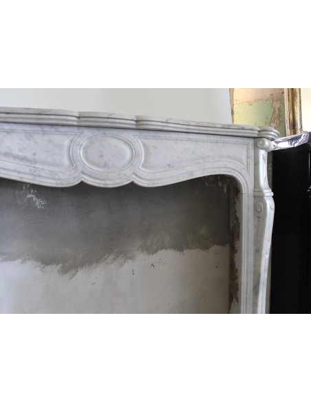 042 ANTIQUE LOUIS XV "POMPADOUR PIED GALBÉ" FIRE SURROUND CARVED IN WHITE CARRARA MARBLE