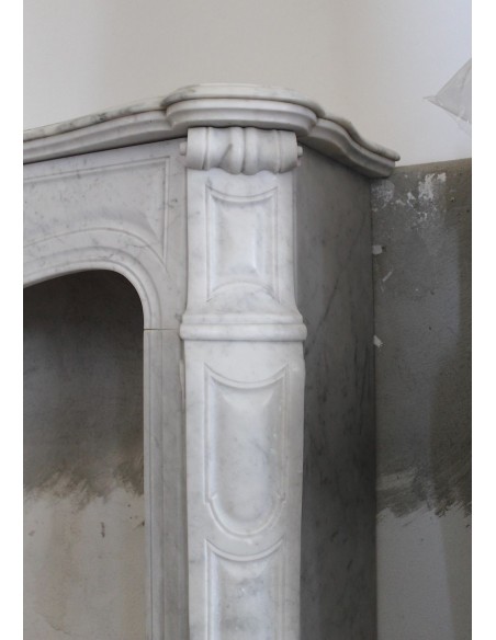 042 ANTIQUE LOUIS XV "POMPADOUR PIED GALBÉ" FIRE SURROUND CARVED IN WHITE CARRARA MARBLE