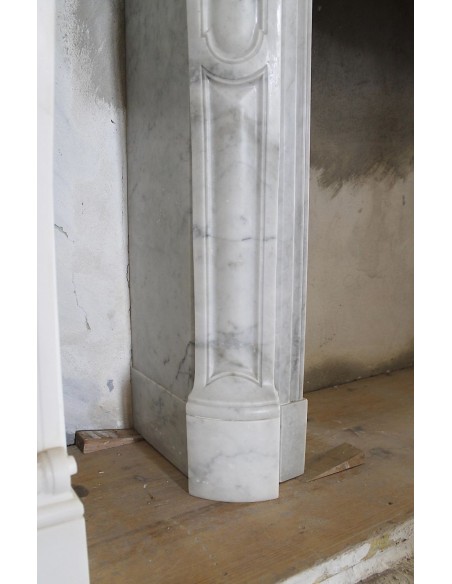 042 ANTIQUE LOUIS XV "POMPADOUR PIED GALBÉ" FIRE SURROUND CARVED IN WHITE CARRARA MARBLE