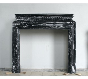Original Louis XIV "Boudin Haut" fireplace mantel carved in Black Marquinia marble. 2