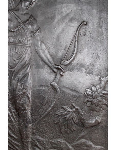 101 MONUMENTLE PIASTRA IN GHISA D'ARTE DI RAFFIGURANTE  DIANA, DEA DELLA CACCIA