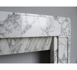 Original Art Deco fireplace mantel in white Arabescato Carrara marble. 2