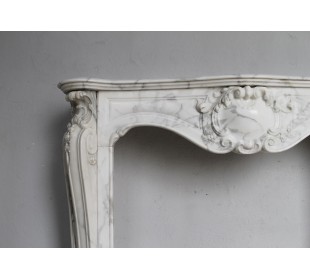 Art Nouveau-style fireplace mantel carved out of an amazing veined Calacatta White marble. 2