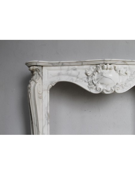 601 RARE ART NOUVEAU-STYLE "BOUCLES DE MER" FIREPLACE MANTEL IN SUPERB CLASSIC CALACATTA WHITE MARBLE