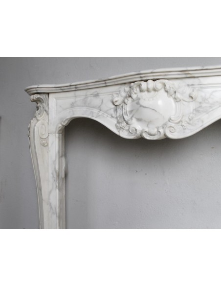601 RARE ART NOUVEAU-STYLE "BOUCLES DE MER" FIREPLACE MANTEL IN SUPERB CLASSIC CALACATTA WHITE MARBLE