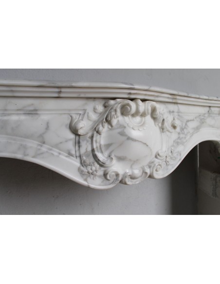 601 RARE ART NOUVEAU-STYLE "BOUCLES DE MER" FIREPLACE MANTEL IN SUPERB CLASSIC CALACATTA WHITE MARBLE