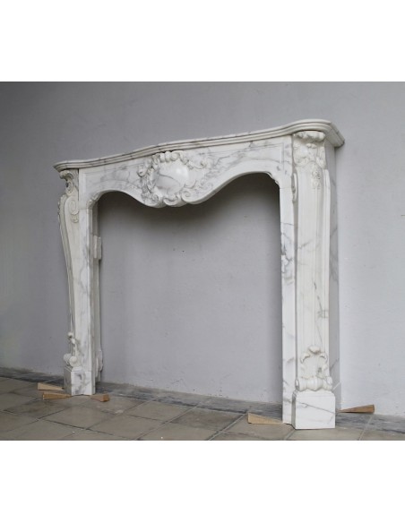 601 RARE ART NOUVEAU-STYLE "BOUCLES DE MER" FIREPLACE MANTEL IN SUPERB CLASSIC CALACATTA WHITE MARBLE