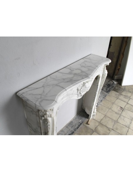 601 RARE ART NOUVEAU-STYLE "BOUCLES DE MER" FIREPLACE MANTEL IN SUPERB CLASSIC CALACATTA WHITE MARBLE