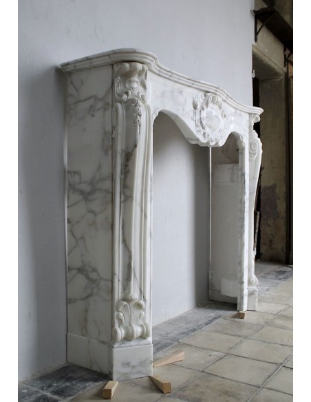 601 RARE ART NOUVEAU-STYLE "BOUCLES DE MER" FIREPLACE MANTEL IN SUPERB CLASSIC CALACATTA WHITE MARBLE