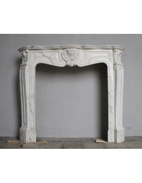 023 BIG "TROIS COQUILLES AMÉLIORÉ" FIREPLACE CARVED IN STATUARY ARABESCATO MARBLE, CALACATTA QUARRY